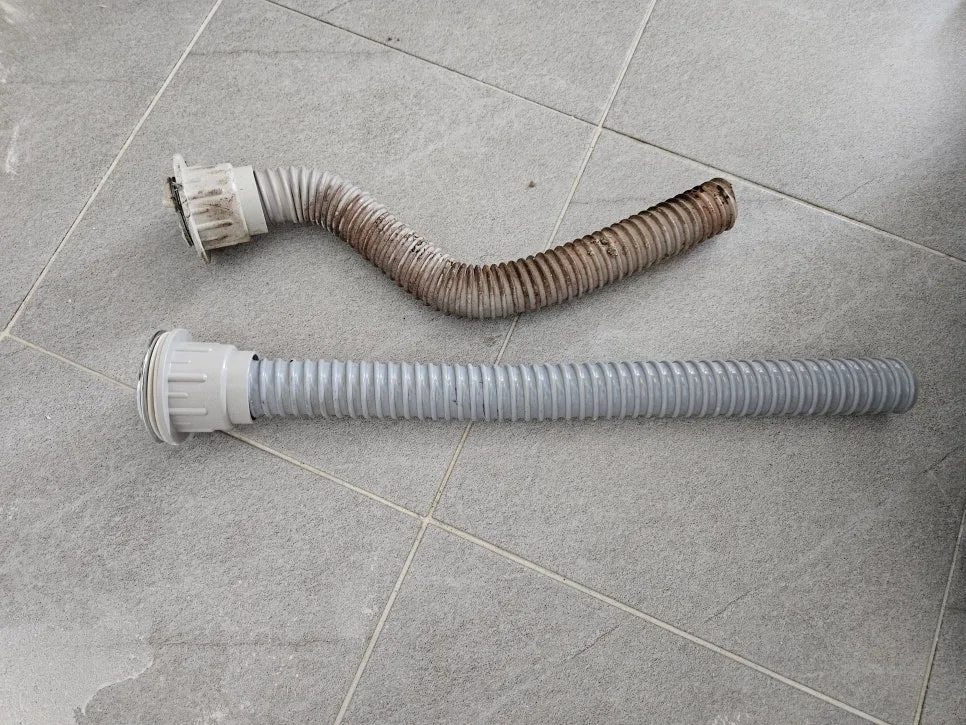 기존 배수관과 새 배수관 비교