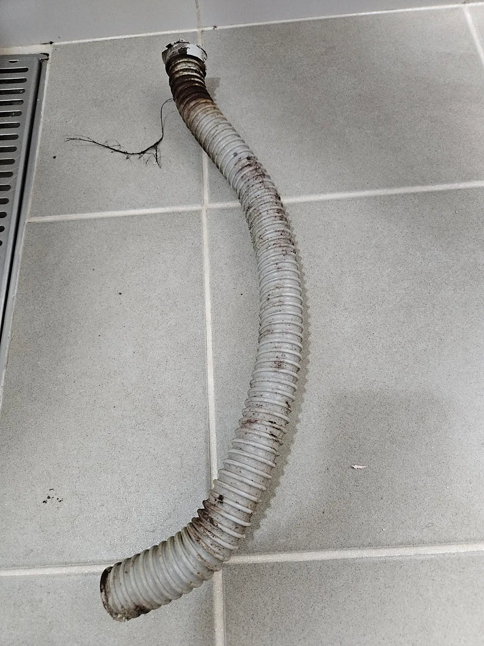 제거한 낡은 배수관